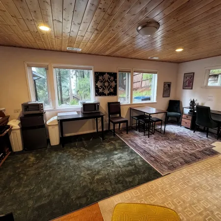 Humboldt Haven: Gorgeous Home for 13 w Gardens, Firepits, Forest & Bay Views Отели в г. Арката