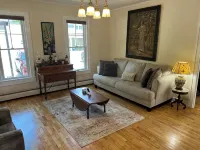 Loaded Kitchen • Sleeps 6, Seats 10 • Walk to Dining • 15 Min to Stowe Mountain - 公寓