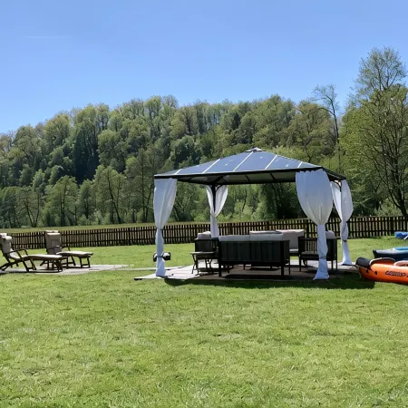 Vacation apartment on the ground floor with large garden and access to the Waldnaab
