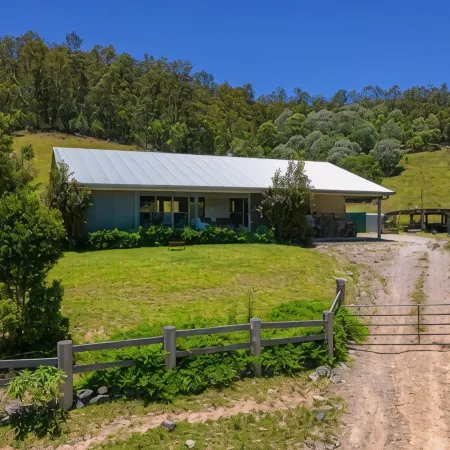 Panoramic Views, Peaceful, Fire pit, Wood BBQ, Feed the cute animals.