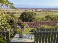 Charming gîte with view, private spa and swimming pool Hôtels à : Monfaucon