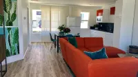 Steps to sand! Ocean view, Walk to village, family friendly, A/C! - homestay