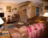 Cozy, Beautifully Furnished Condo 10  Minutes to Ski Resorts