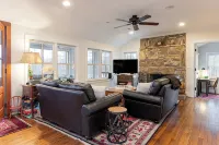 Endearing Lakeside Private Retreat - Wifi
