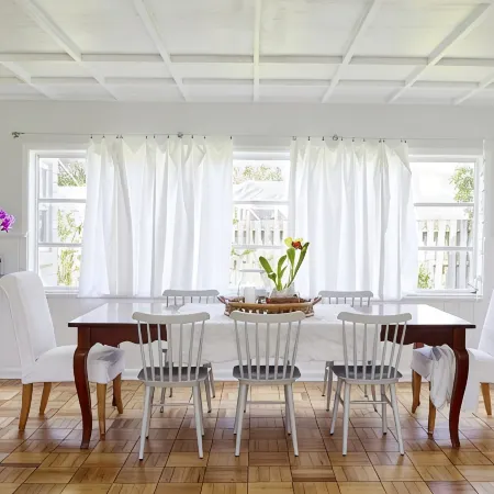 A Sea of Tranquility in a Charming Neighbourhood with a Secluded Local Beach.