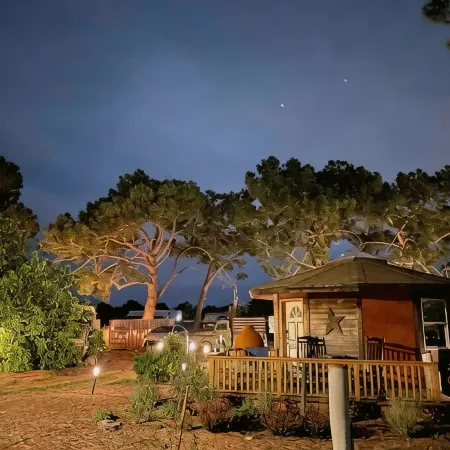 Stay on the farm - 1 bedroom cottage with deck outside of Davis