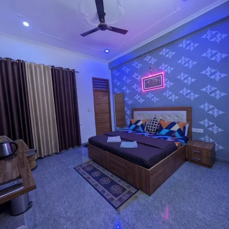 Taj Street Hostel