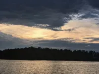 Lake Hartwell water front with private dock, sleeps 15 - Homestays