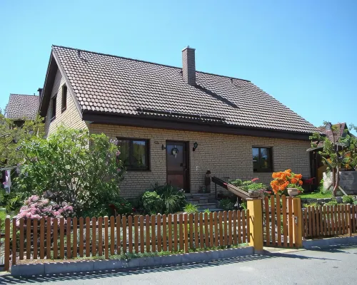 Apartment with balcony in a quiet, sunny location on the outskirts of Saxon Switzerland Ξενοδοχεία στην πόλη Sebnitz