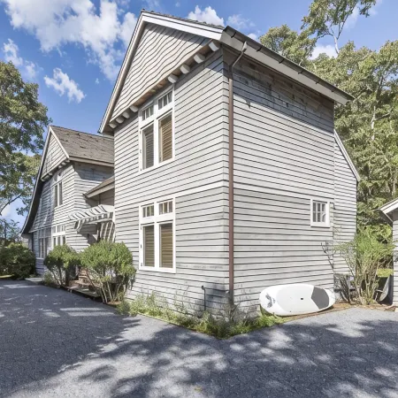 East Hampton: Chic 4 bed, Water Views, Walk to Beach, 5 min drive to Amagansett