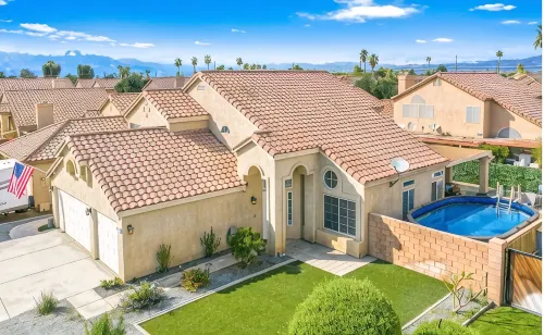 Family friendly home with pool, pool table, games, arcades and equipped kitchen - Bathtub