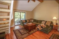 3 story cozy townhouse minutes from mount snow - Wifi