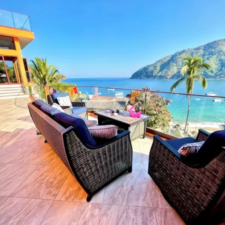 Penthouse in Yelapa, Brand New and Luxurious Casa, Sleeps 8 very comfortably