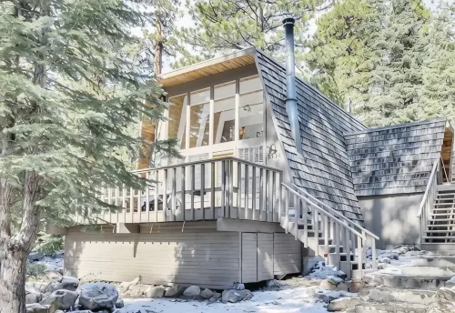 Modern and Private A-frame Near the Lake - 3-Star