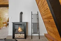 Mellow Mountain A-frame Hideaway with Hot Tub - Hytter