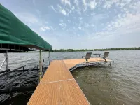 Beautiful Lake home w/hot tub, & 270 ft Lake Shore! - Wifi