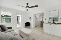 Private Coastal Retreat walking distance to downtown Jensen Beach  Sleeps 6