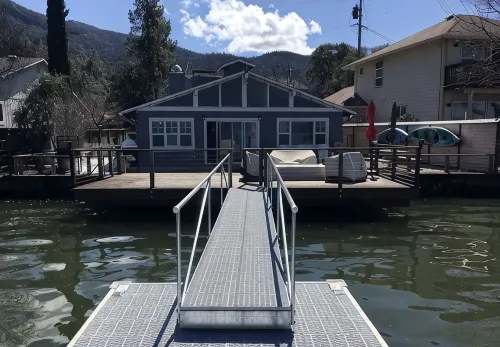 The Lake Cottage on Soda Bay-Pet Friendly, Private Deck, Dock & Kayaks - 4-Star