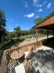 Cabin at the Cove. A hidden cabin walking distance to a private cove.