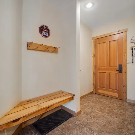 Slope Views, Cozy 2 King Beds, Pinball, Short 5 minute Walk to Everything!