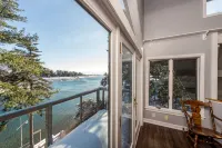 Morningside. Waterfront, Newly Renovated, Dock and Float, Pet Friendly!