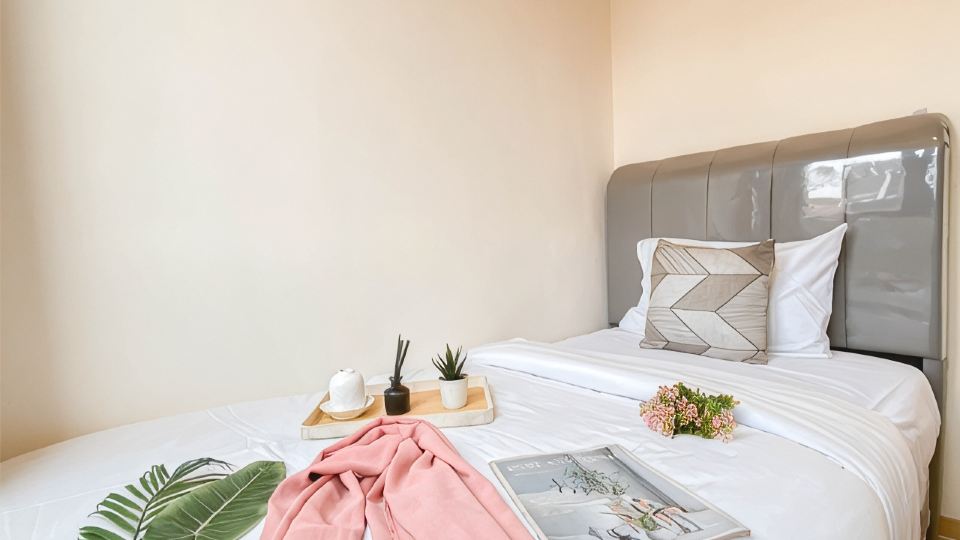 Cozy and Trendy 2BR Apartment Meikarta By Travelio