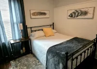 Lovely Flat Near Cleve Clinic/Cwru/UH - Larchmere w/Porch! - 2-Star