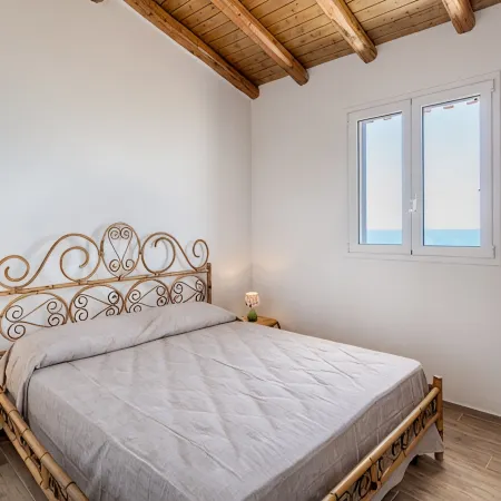 Villa Nettuno, enchanting contemporary villa, seafront , with pool