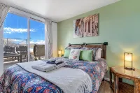 180° Mountain Range Views and Centrally Located