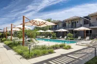 Duchamp Hotel Private Suites - Pools
