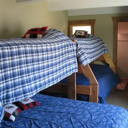 3 Bedroom Condo,  Great Location for Ski Families to Super Bee Lift