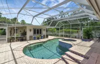 Casita Steps from Beautiful Tampa Bay, Relaxing Pool, Kayaks, Beach Gear - Condos