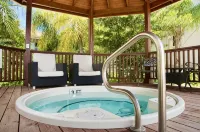 Modern Condo w/ resort amenities. Steps from Grace Bay Beach - 3-Star