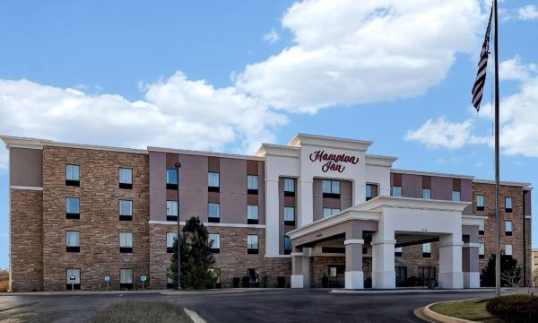 Hampton Inn-DeKalb (Near the University)