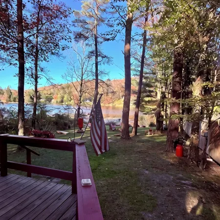Cozy Roscoe Lakefront Cabin