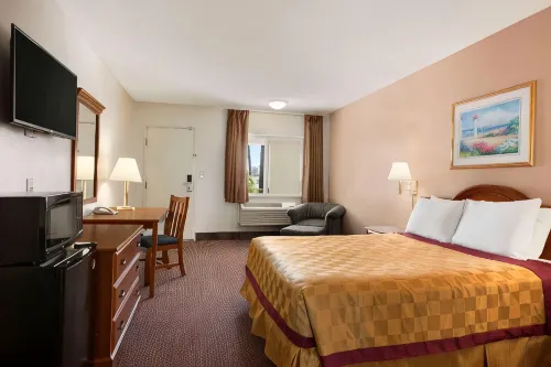 Travelodge by Wyndham Bakersfield