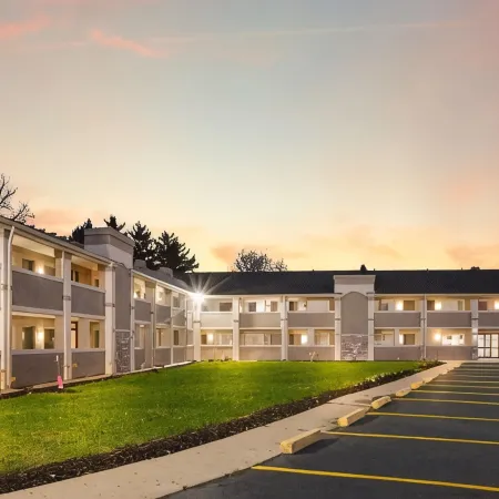 Clarion Pointe East Lansing University Area