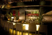 呼爾希尼島麥台拉皮塔鄉村酒店 - 酒吧