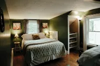 Charming 4-bedroom house in enchanting Millinocket with AC, WiFi - Ramah keluarga