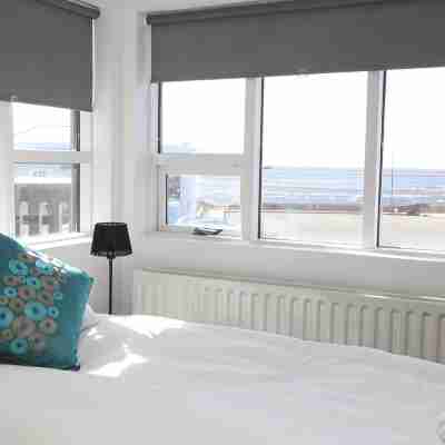 Old Airline Guesthouse Rooms