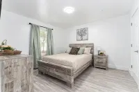 Cozy Modern Apartment - Near Shands & VA - Condos