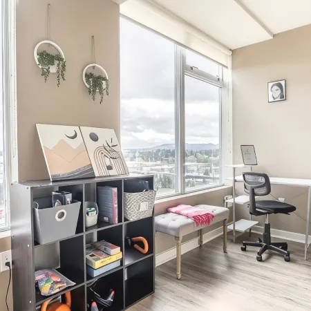 Penthouse 2b 2b +Gym +Yoga Room +Lounge +Pool +WiFi in Downtown Bellevue