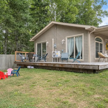 Luxury 3 bdm cottage 2 min walk from Parlee Beach