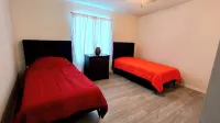 House with 3-bedroom 2 Bath on one acre of land in wonderful Wesley Chapel - Wifi