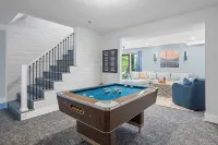 Lakeside Luxury: Private Dock, Kayaks, Game Room - 4-Star