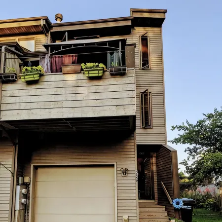 Lake Channel 'Brewhaus' Townhouse: 2 Bedrooms with 6 Levels on Lake Winnebago