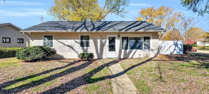 Modern 3BD/2BA near U of I with a large master suite! Hotels in Champaign
