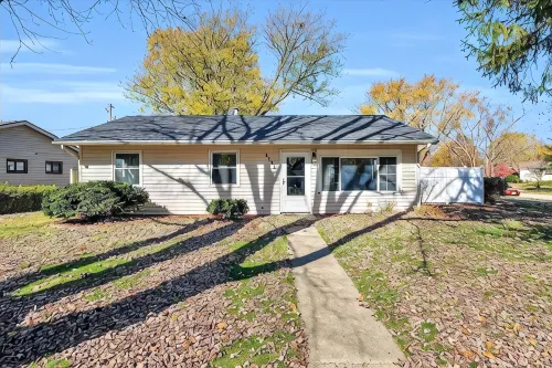 Modern 3BD/2BA near U of I with a large master suite! - 3 ดาว