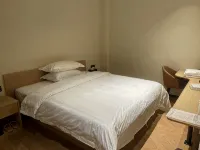 Yulanting Homestay (Tianquan Traditional Chinese Medicine Hospital National Highway G318) - parcheggio