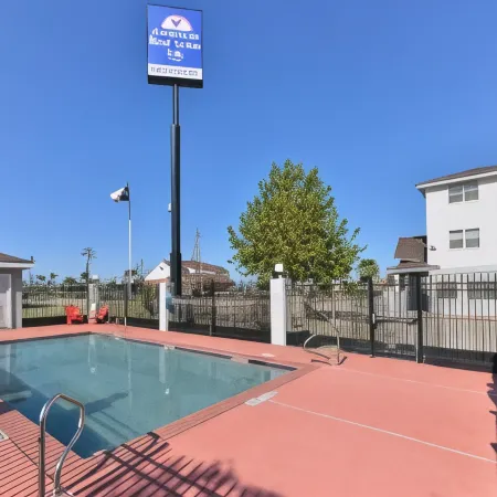 Americas Best Value Inn and Suites Winnie